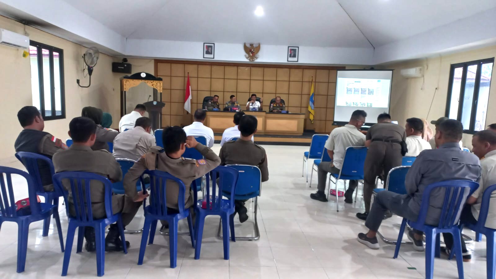 Sinkronisasi Pelaksanaan Tugas BKO Satpol PP dan PMK Kota Tarakan, Serta Sosialisasi Tentang Penggunaan Aplikasi Pengisian Form Bukti Dukung Kegiatan Harian dan Pengisian Kuesioner Dalam Rangka Pemenuhan SPM Satpol PP dan PMK